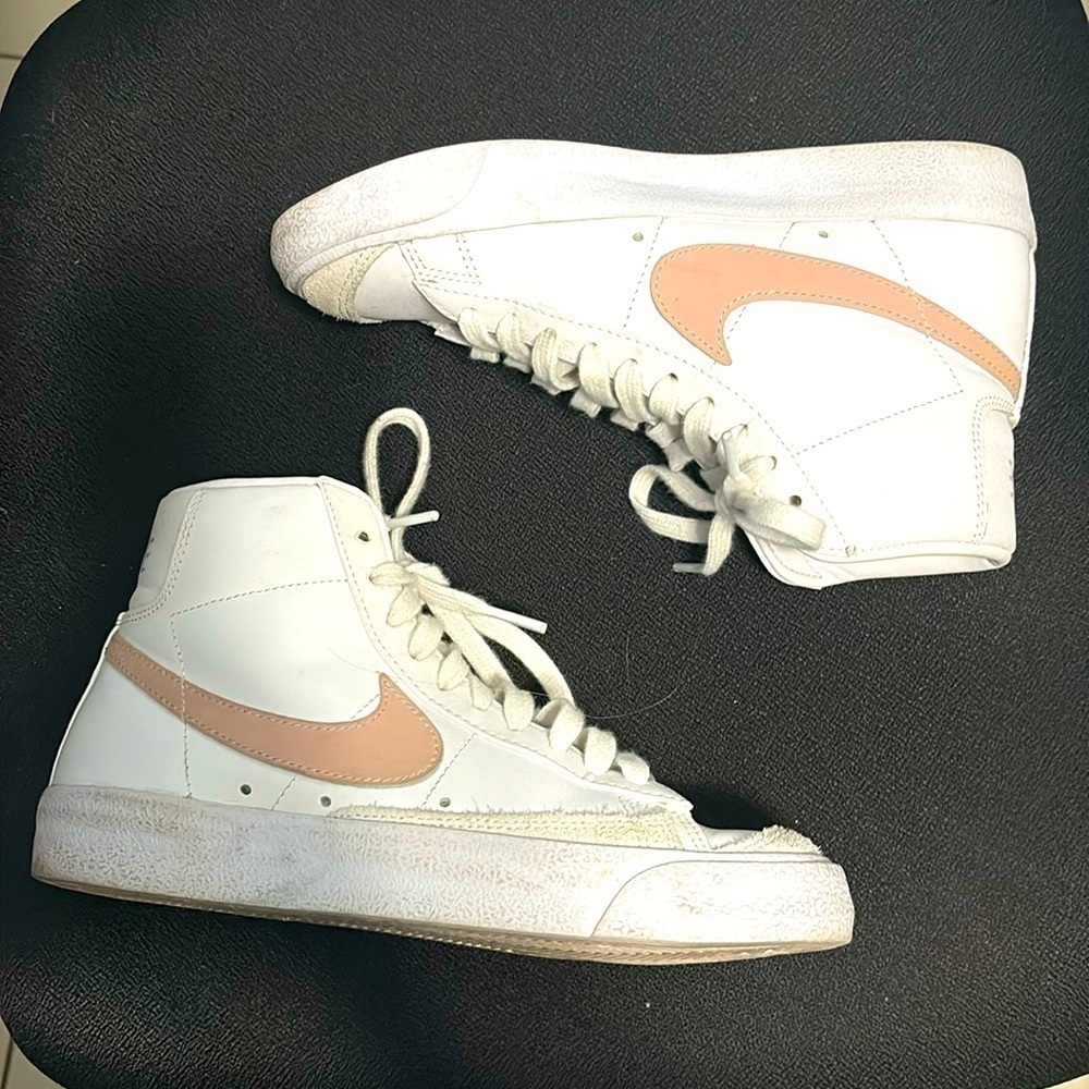 Nike Blazer Mid 77 Size 6